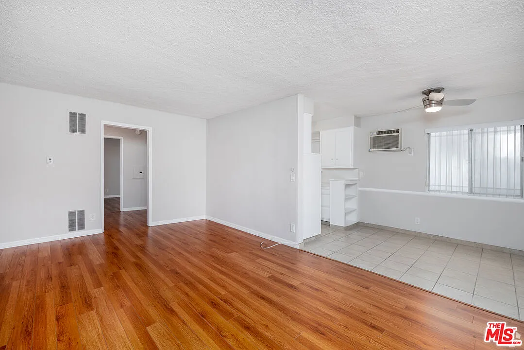 1 bed, 1.0 bath, 740 sqft, $2,500 — Photo 2