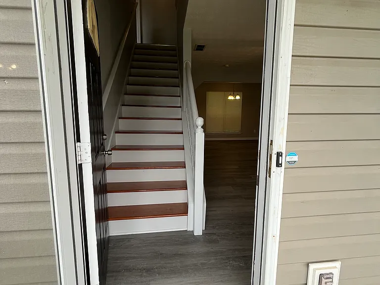 979 Hunt Rd — Photo 4