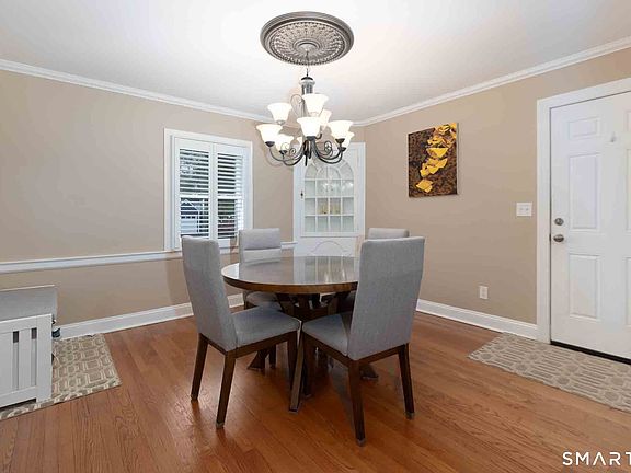 2nd image of 140 Round Hill Road