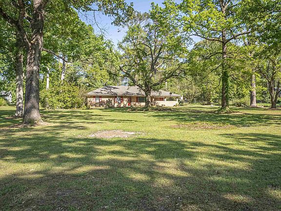 4th image of 335 Camp Rd