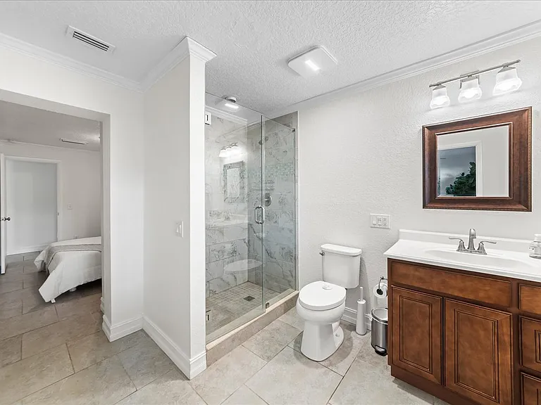 310 Franklyn Ave — Photo 16