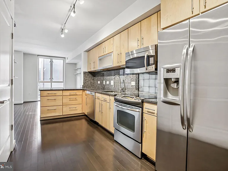 1025 1st St SE #507 — Photo 8
