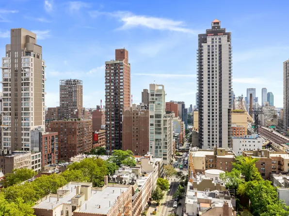 200 East 61st Street image 12 of 27