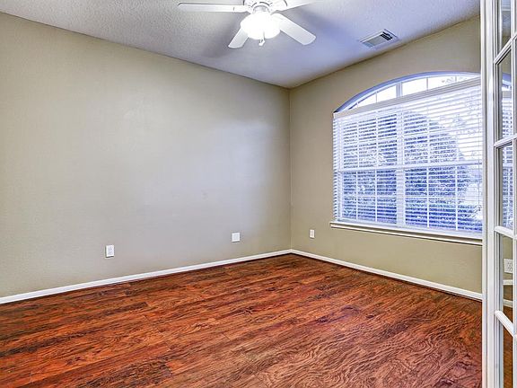 5th image of 6139 Southwell Ln