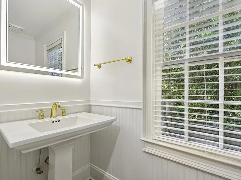 1905 Gainsborough Dr — Photo 32