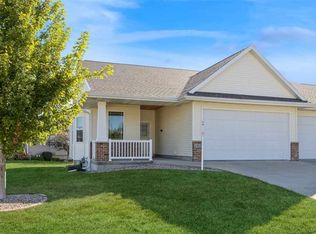185 Ridge View Dr, Fairfax, IA 52228