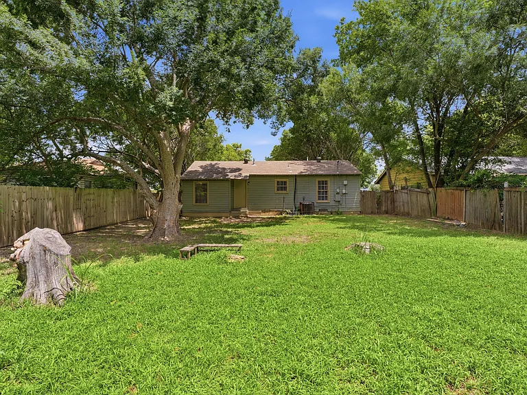 8120 Rayville Dr — Photo 16