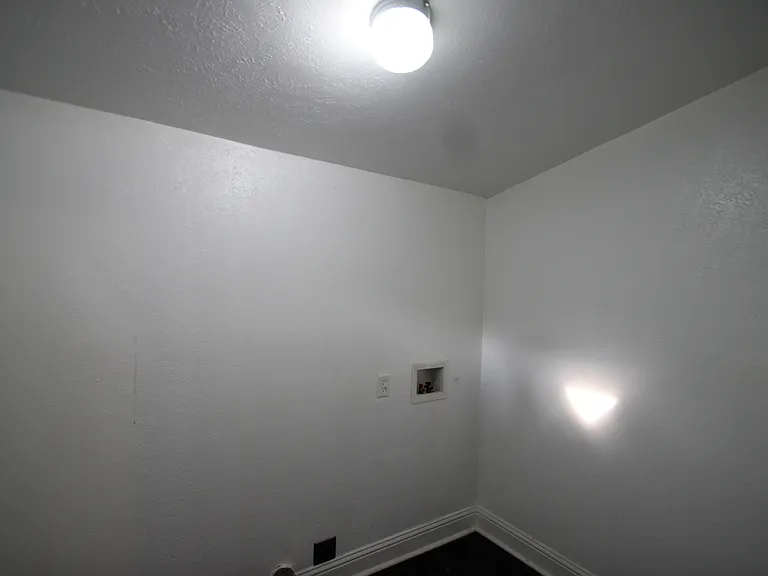 1415 W Crawford St — Photo 22