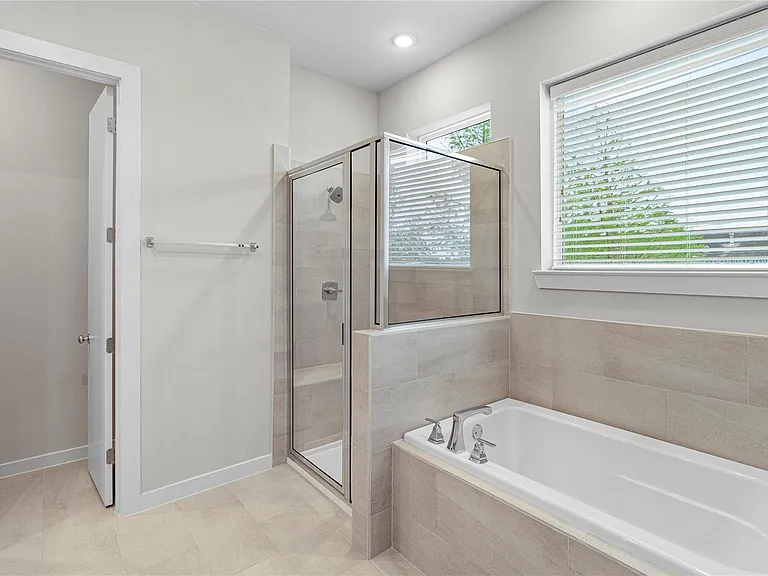 604 Thornton Oaks Ln #B — Photo 19