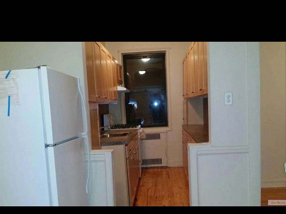 2nd image of 1701 W 3rd St APT 4K