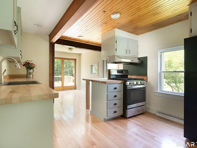 142 Factory St — Photo 4