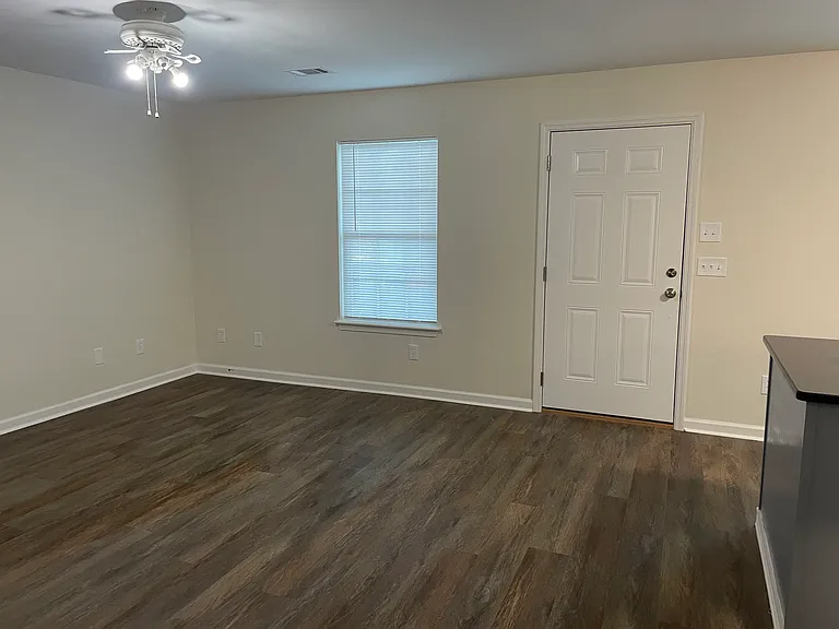 211 Tolbert St — Photo 14