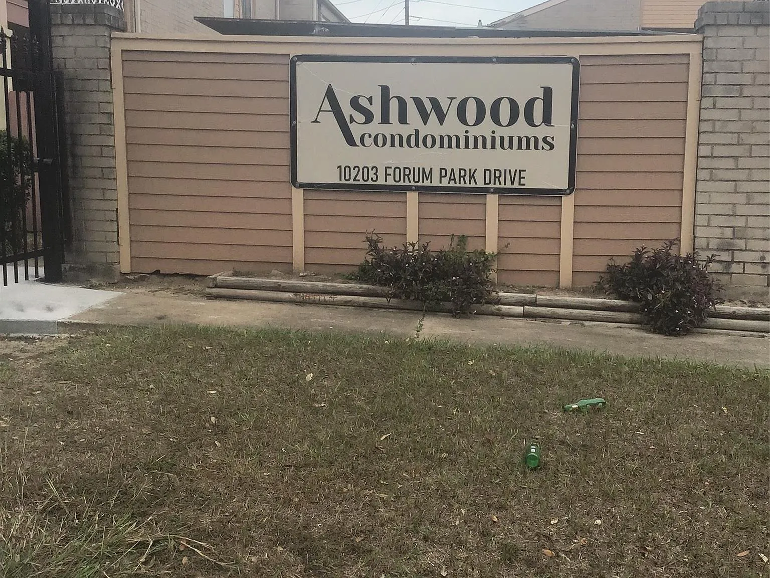 1 bed, 1.0 bath, 727 sqft, $950 — Photo 2