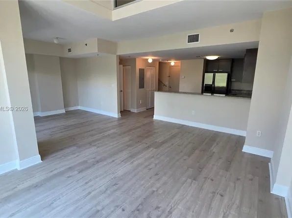 3001 SW 27th Ave #L402, Miami, FL 33133