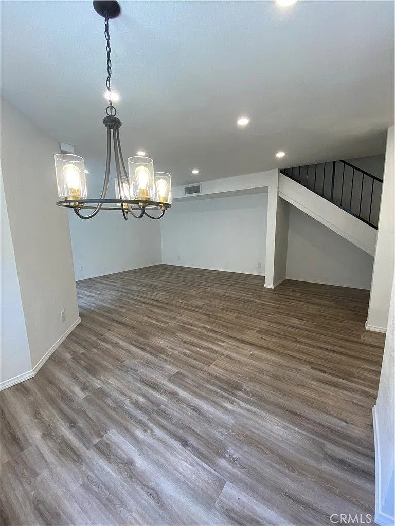 3 bed, 1108 sqft, $3,050 — Photo 2