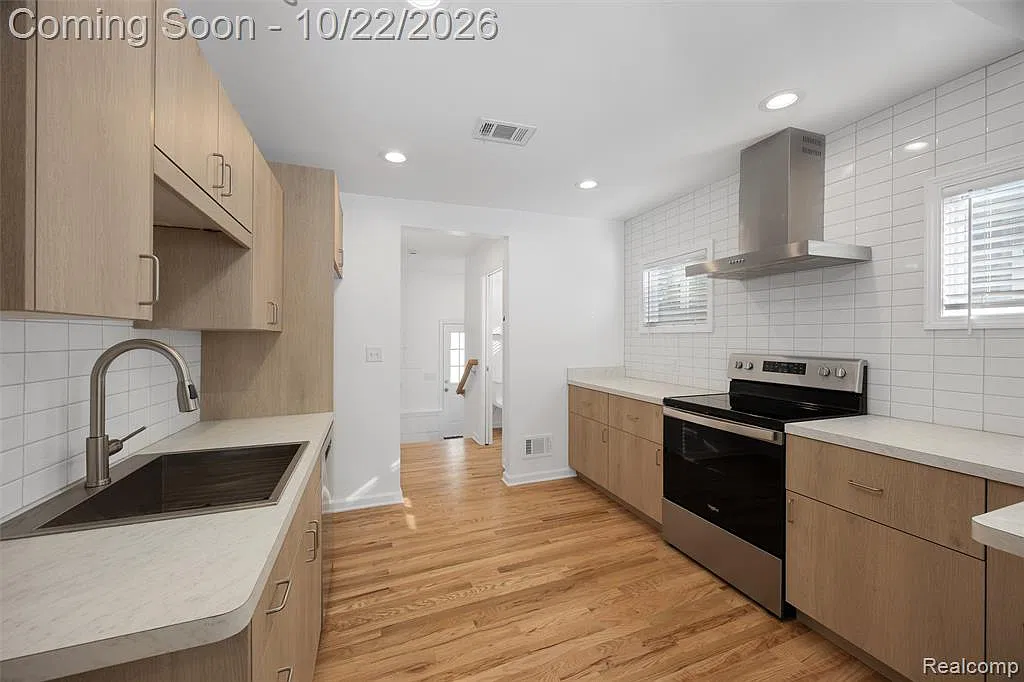 2 bed, 1.5 bath, 840 sqft, $1,700 — Photo 3