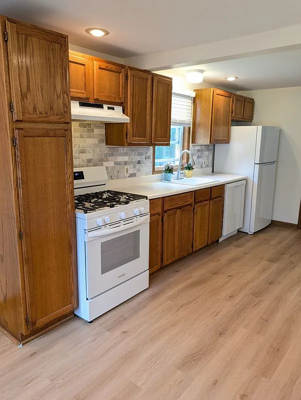 2 bed, 1.0 bath, 1200 sqft, $1,650 — Photo 1