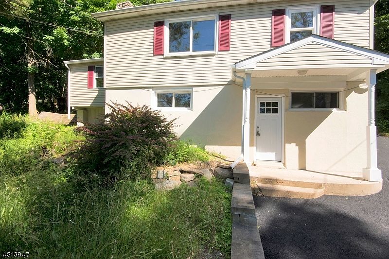 1st image of 130 Hillside Dr