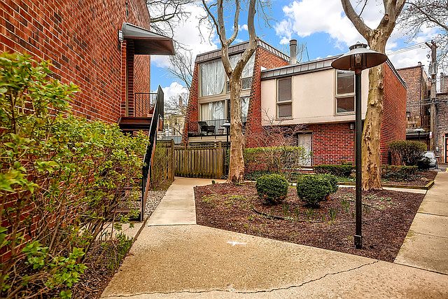 1st image of 2131 N Lincoln Ave #A1