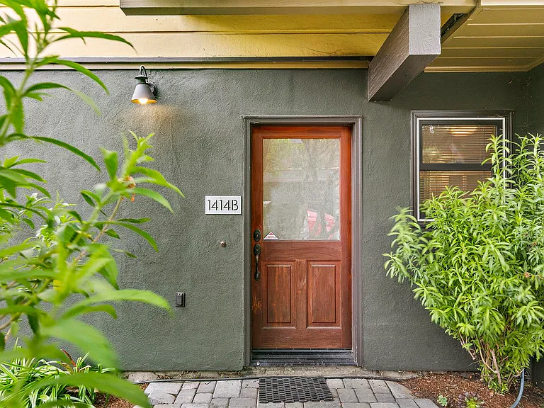 1414 Harmon St — Photo 2