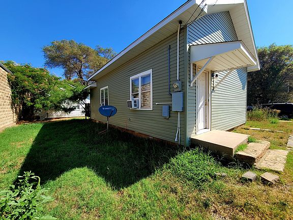 3rd image of 207 1/2 College St #A