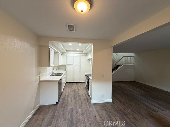 4th image of 1021 W Lamark Ln