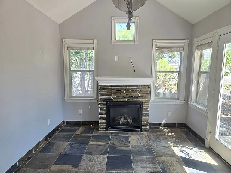 1406 E Earll Dr — Photo 10