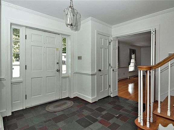 3rd image of 306 N Radford Dr