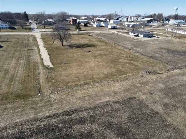 300 Union St, Aurora, IA 50607