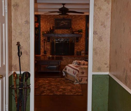 3rd image of 3806 Carlton Dr