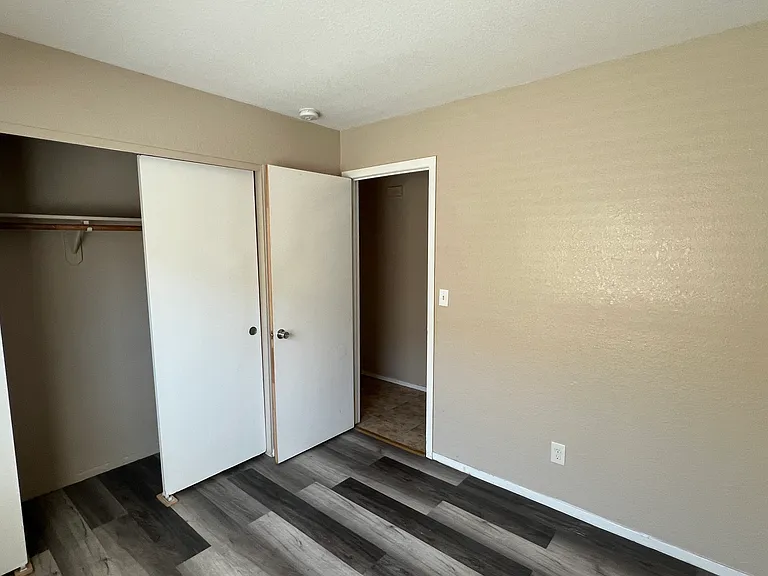 2752 Houston Ave — Photo 14