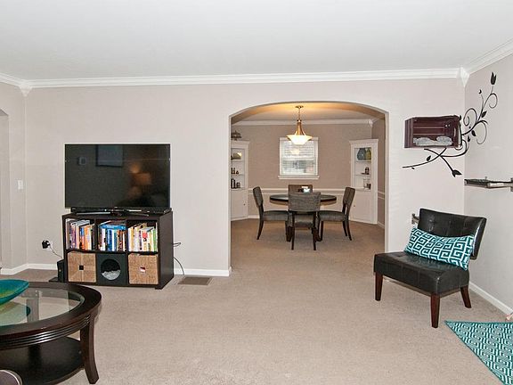 3rd image of 3252 Hanna Ave