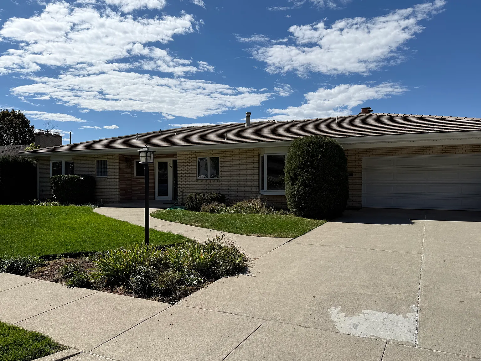 4 bed, 3880 sqft, $4,500 — Photo 1