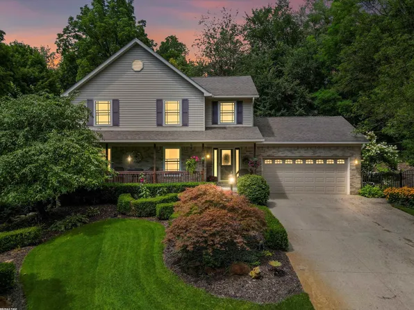 4815 Cuthbert Rd, White Lake, MI 48386