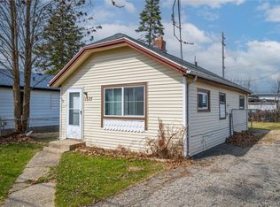 1377 Allen St, Burton, MI 48529