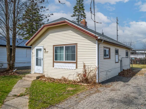 1377 Allen St, Burton, MI 48529