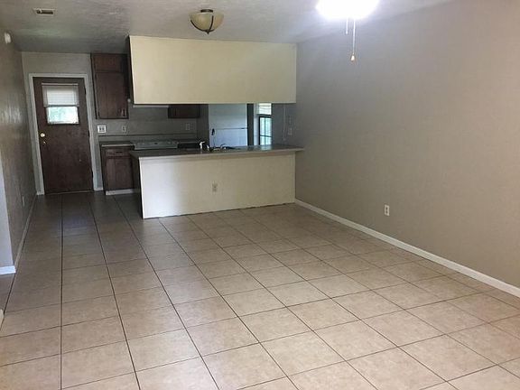 2nd image of 2132 Corinne St