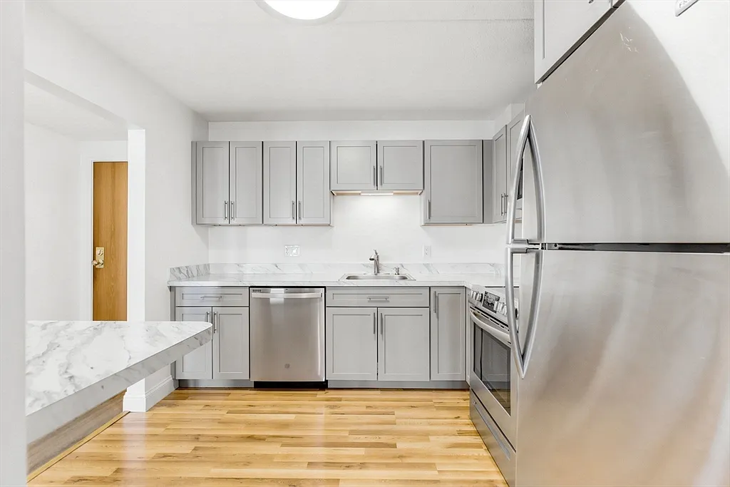 2 bed, 2.0 bath, 1069 sqft, $2,700 — Photo 3