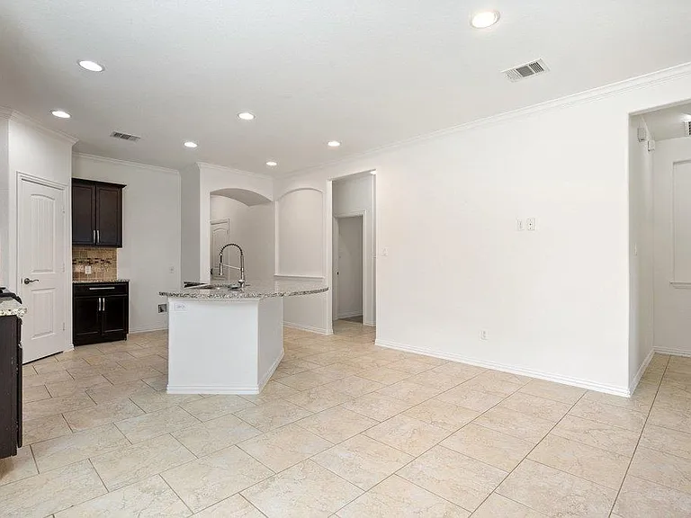 370 Vermilion Marble Trl — Photo 7
