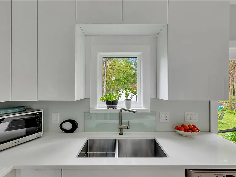 116 Catherine St — Photo 15