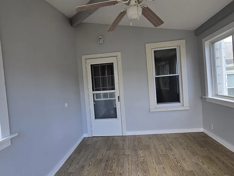 457 Wilson St — Photo 17