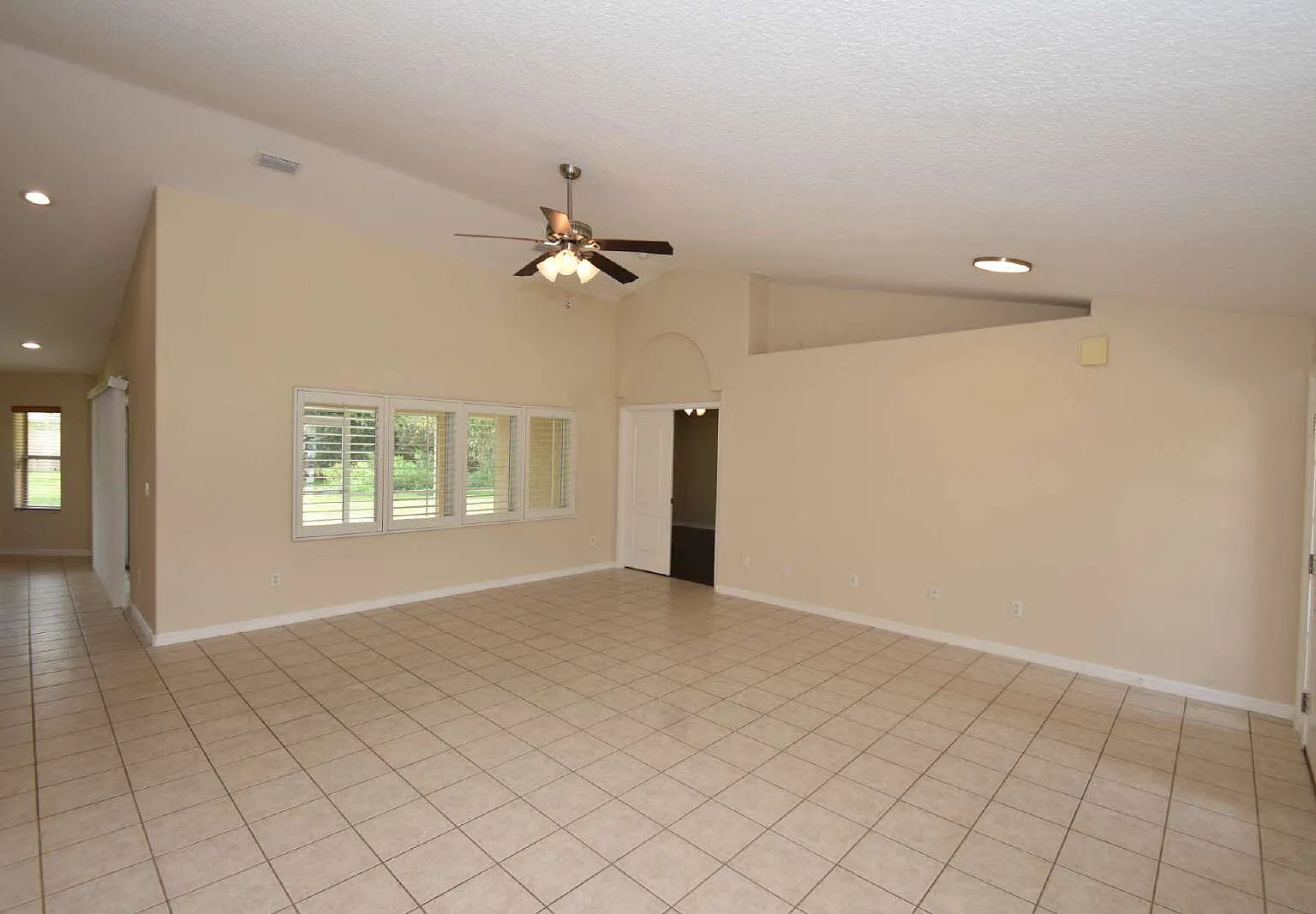 3 bed, 2.0 bath, 1680 sqft, $2,100 — Photo 4