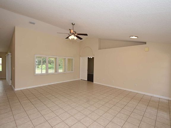 4th image of 11 Zenith Ct