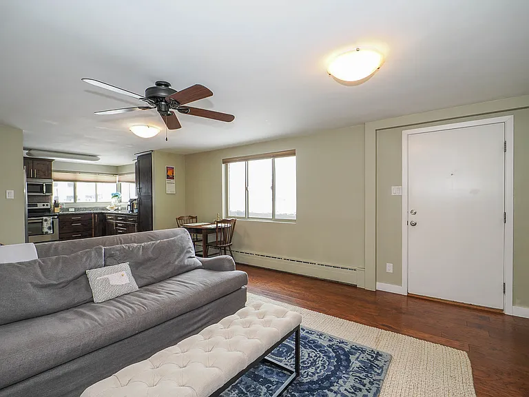 1244 E Malvern Ave — Photo 5