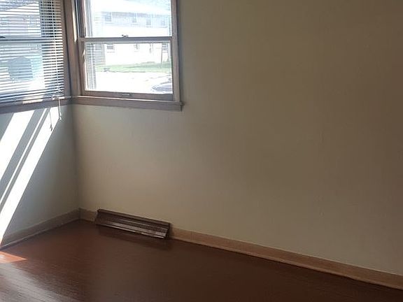 5th image of 9305 W Sheridan Ave APT 1