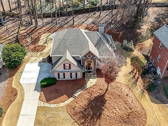 2nd image of 1001 Chestnut Hill Rd SW