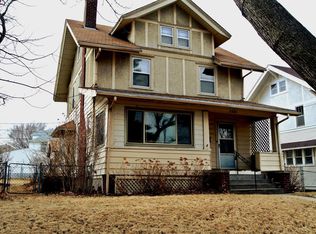 2224 Hanscom Blvd, Omaha, NE 68105