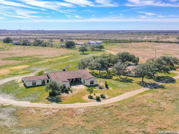 2071 CR 502, Beeville 78102