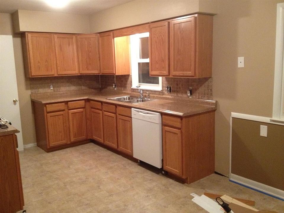 1st image of 411 Lynn Dr