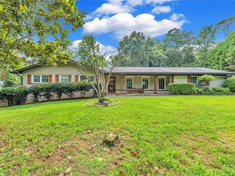 1651 Murdock Rd — Photo 1